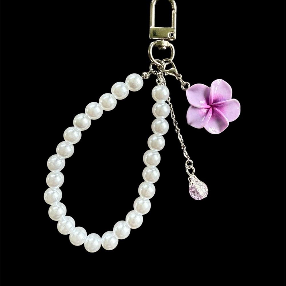 Chic Pearl and Purple Flower Keychain